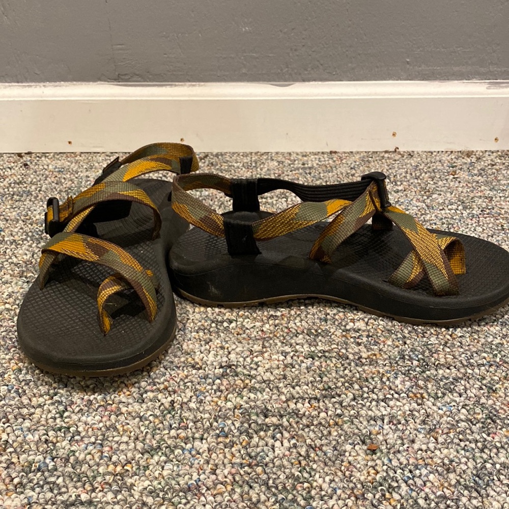 Men’s Chacos,size 10